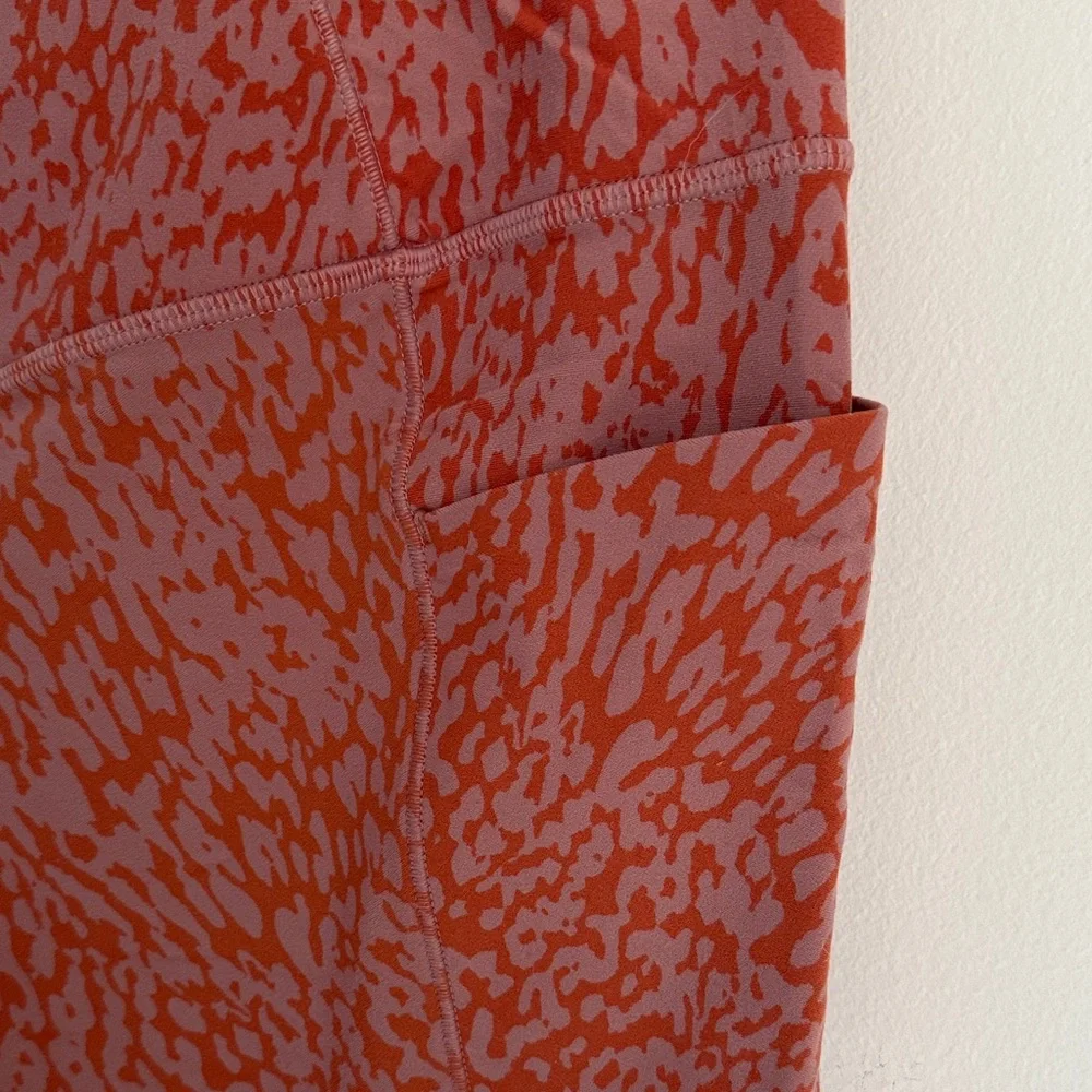 Athleta Salutation Stash Pocket 7/8 Tight - Picture 8 of 8